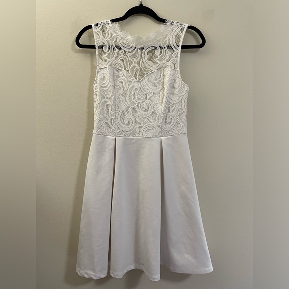 Francesca's Collections Dresses & Skirts - Francesca’s Sweetheart Lace Yoke Sleeveless Mini Dress in White - S